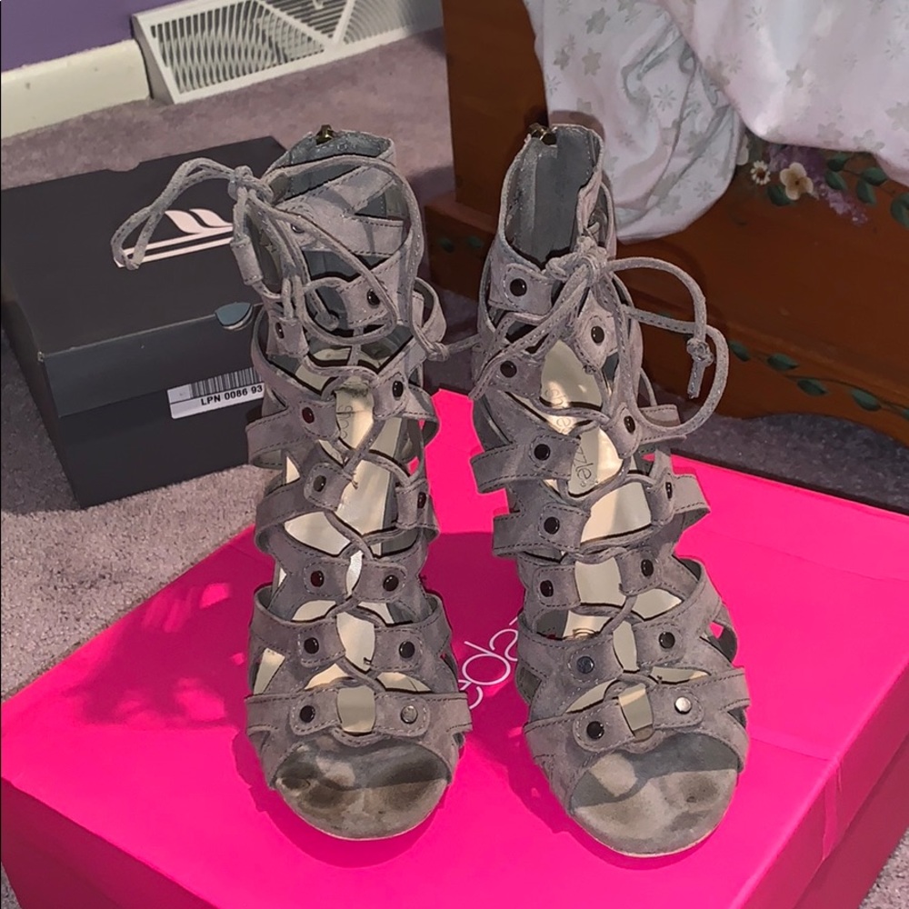worn once got pretty dirty.